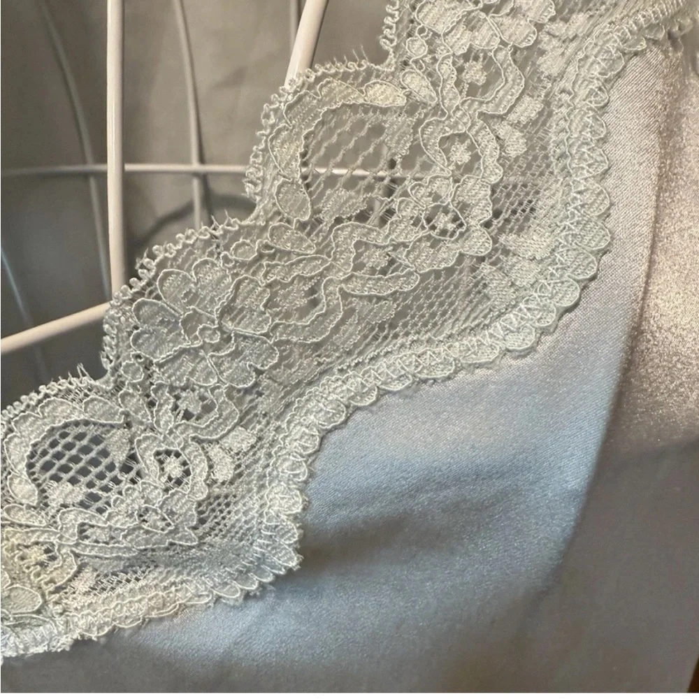 Max & Moi Silk Blouse Pale Green Lace Trim V-Neck Short Sleeve FR40 US 8